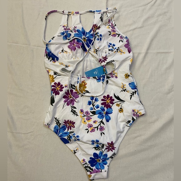 Brand new with tags Cupshe Swimsuit - Picture 2 of 2